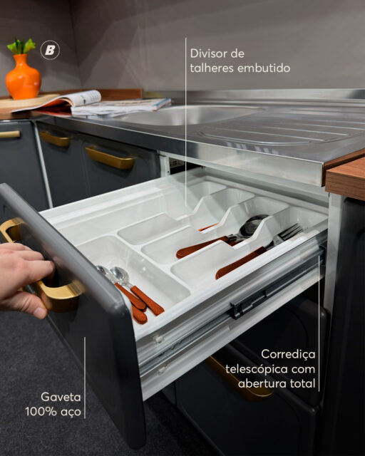 Na cozinha, funcionalidade é o que faz a rotina fluir. Móveis em aço 100% tratado, gavetas que abrem totalmente, divisores de talheres que organizam sem esforço. Aqui, tudo é pensado para facilitar o dia a dia. 😄

💻 Encontre todo o nosso portfólio em www.lojabertolini.com.br 

#CozinhaFuncional #MóveisDeAço #BertoliniMoveis