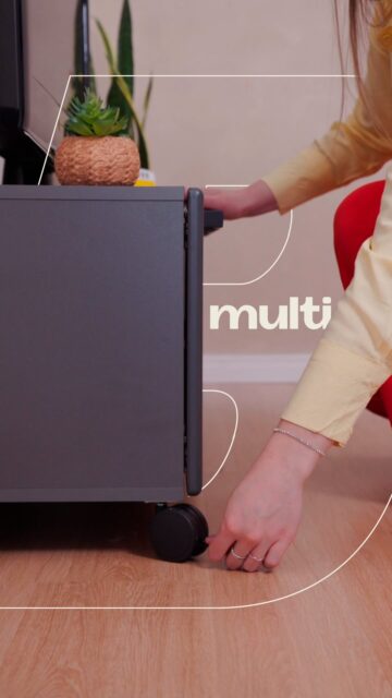 Furniture that adapts to your home's changes. ✨ The Multi line offers the practicality of casters so you can rearrange your spaces whenever you want. 🧡💻 Available at www.lojabertolini.com.br#BertoliniMóveis #SalaDeEstar